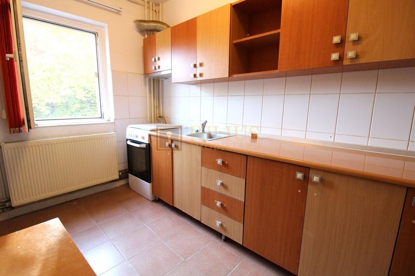 Apartament cu 3 camere decomandat, mobilat în Bucovina