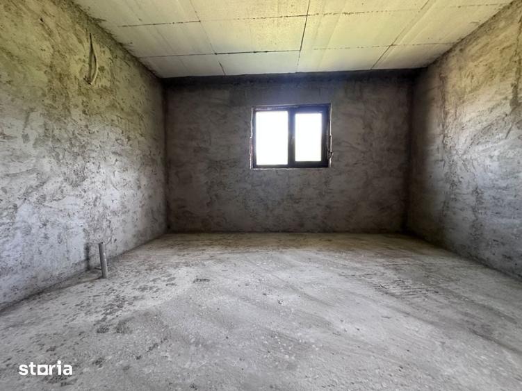 Casă cu 4 camere cu Teren 396 Mp în Comișani