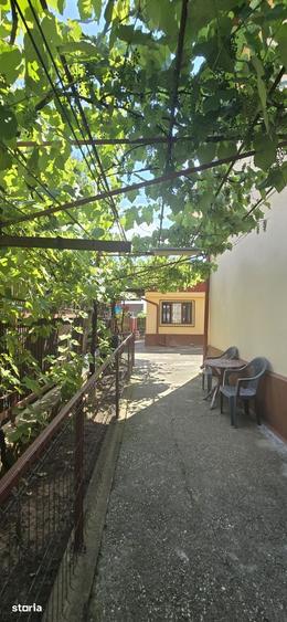 Casă cu 9 camere cu Teren 907 Mp în Central