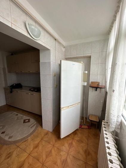 Apartament cu 3 camere decomandat, mobilat în Poarta 6