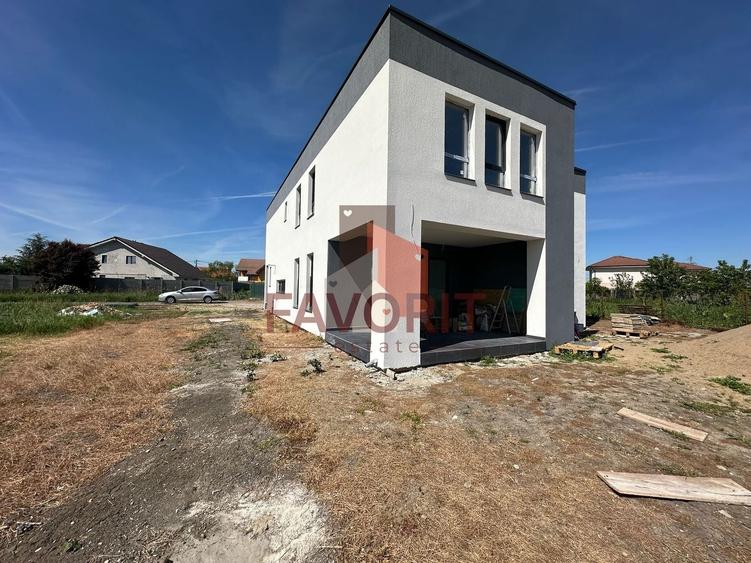 Duplex cu 4 camere cu Canalizare în Săcălaz