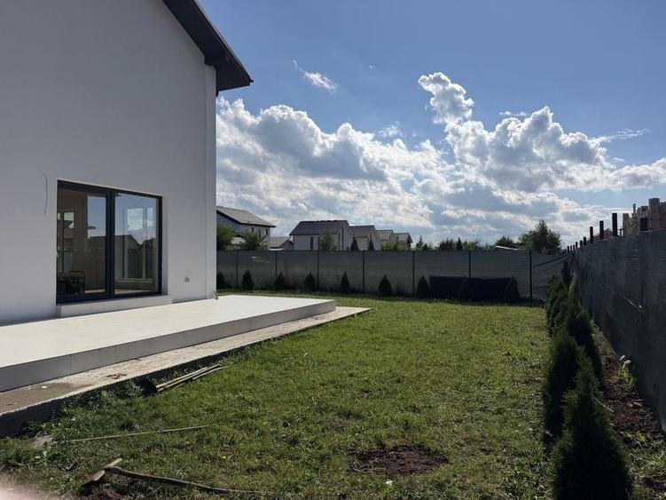 Casă cu 4 camere în Sânpetru