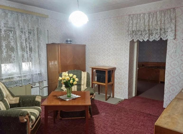 Casă cu 3 camere cu Teren 1800 Mp în Variașu Mare