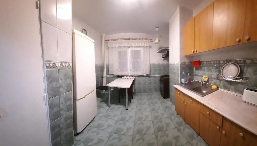 Apartament cu 3 camere decomandat, mobilat în Victoriei