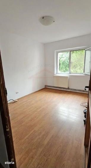 Apartament cu 3 camere în Micro 16