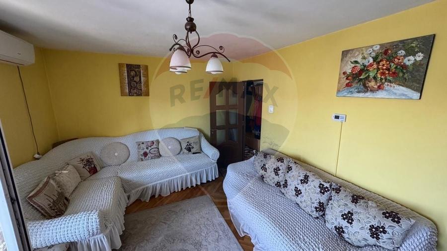 Apartament cu 3 camere decomandat, mobilat în Ultracentral