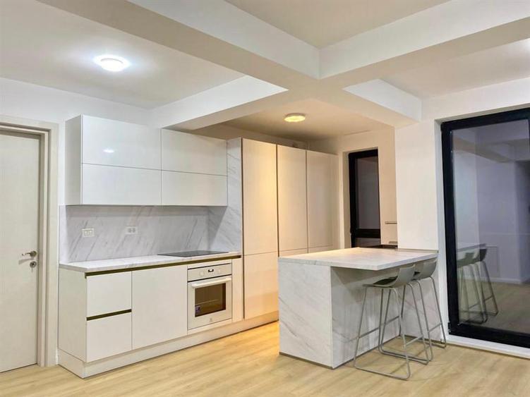 Apartament cu 4 camere decomandat, mobilat în Iancu Nicolae
