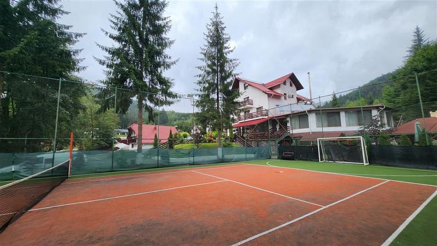 Hotel/Pensiune, de 1,800 mp, în Sucevița