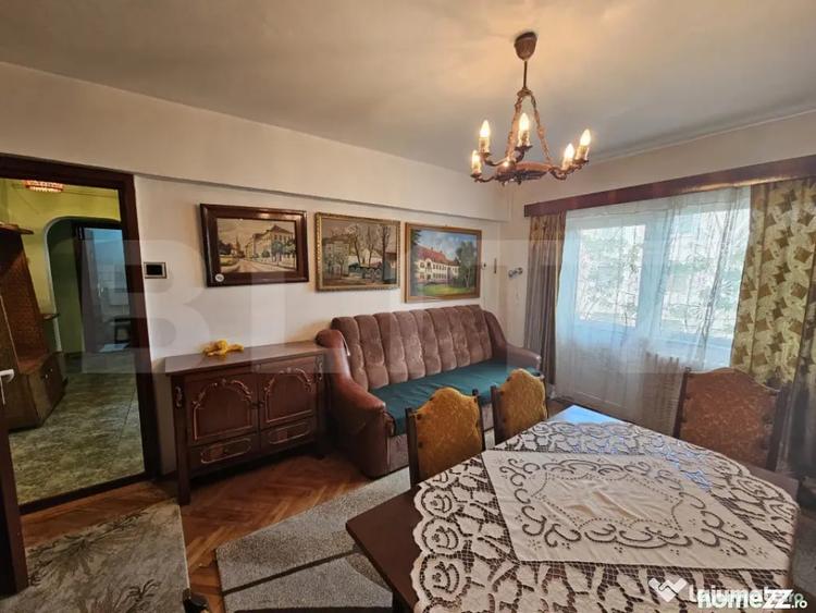Apartament cu 4 camere decomandat în Central
