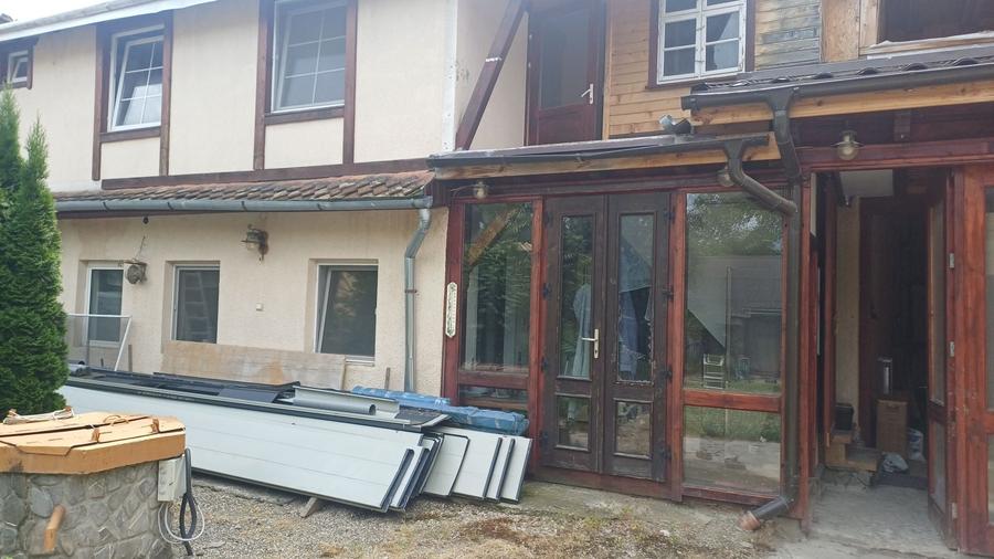 Casă cu 4 camere cu Teren 300 Mp în Sânpetru