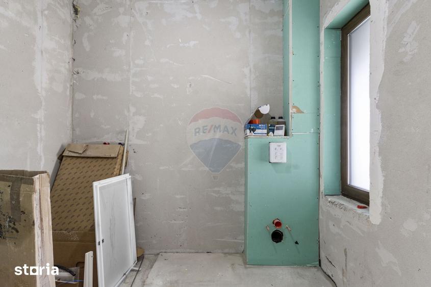 Casă cu 7 camere cu Teren 437 Mp în Livada