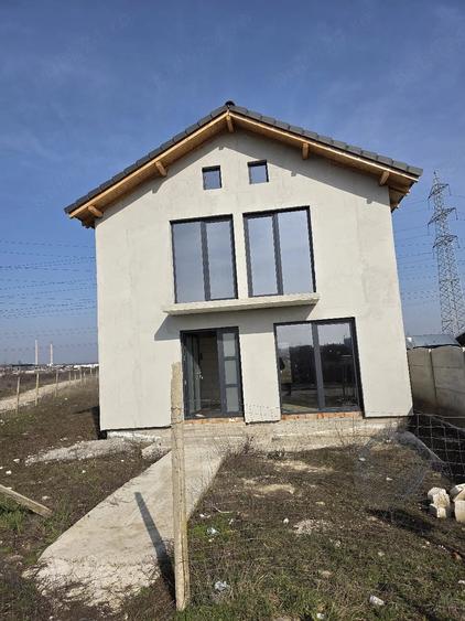 Casă cu 3 camere cu Teren 301 Mp în Exterior Vest