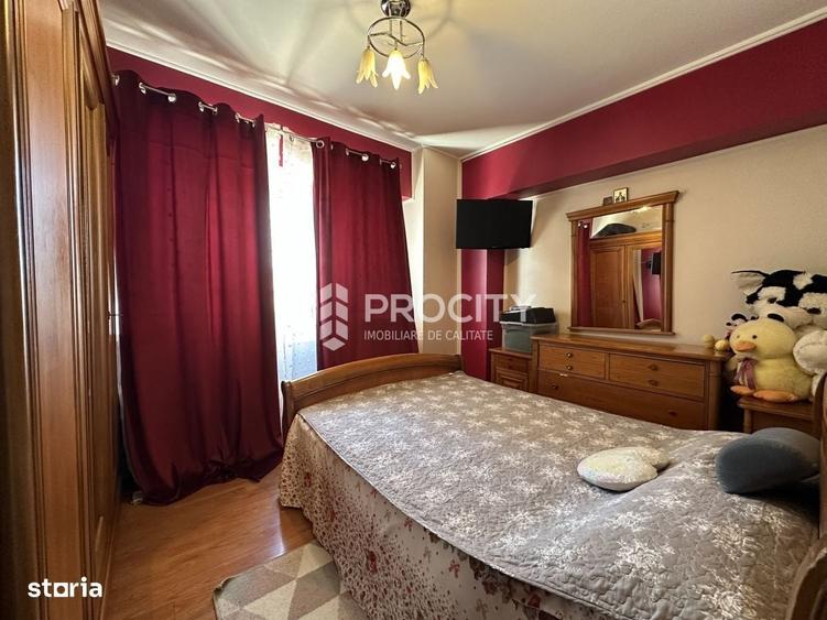 Apartament cu 4 camere decomandat în Nicolina