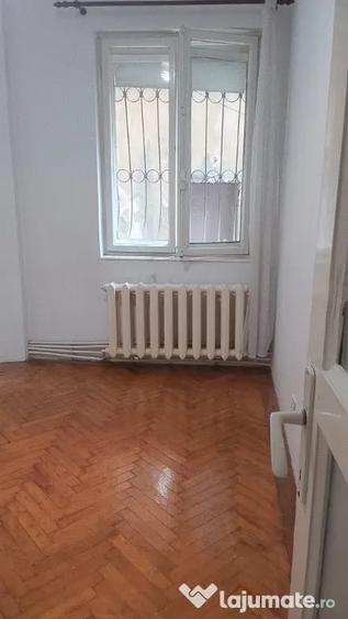 Apartament cu 3 camere decomandat în Universitate