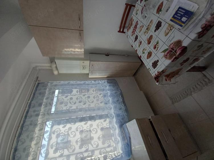 Garsonieră decomandată în Roșu