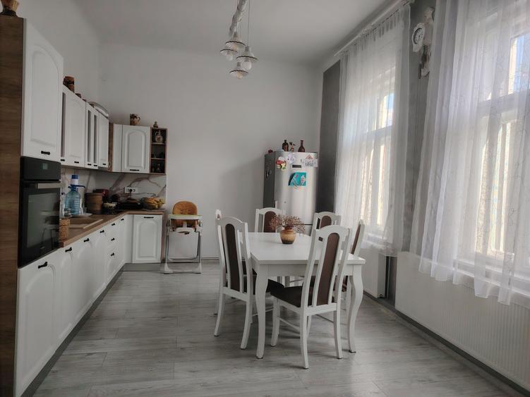Casă cu 3 camere în Ghioroc