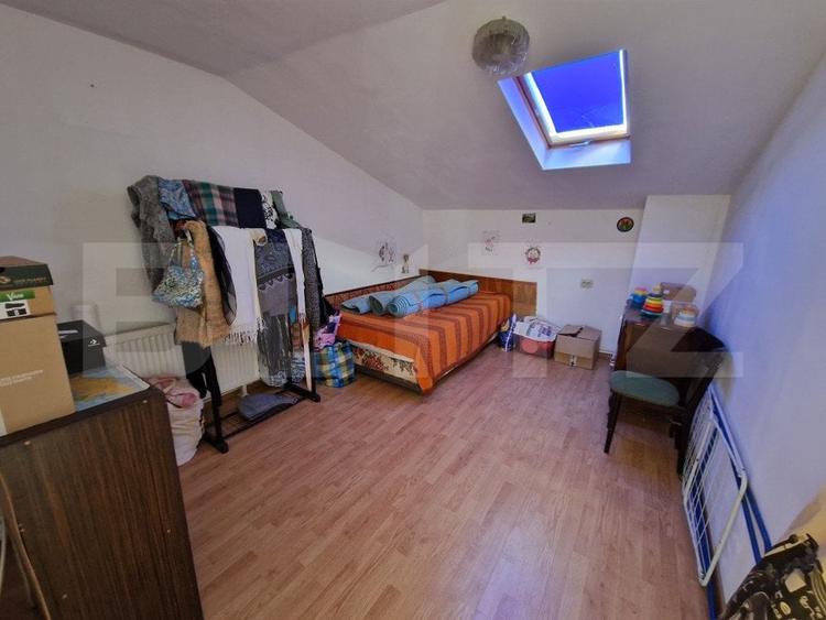 Casă individuală cu 8 camere cu Canalizare în Central