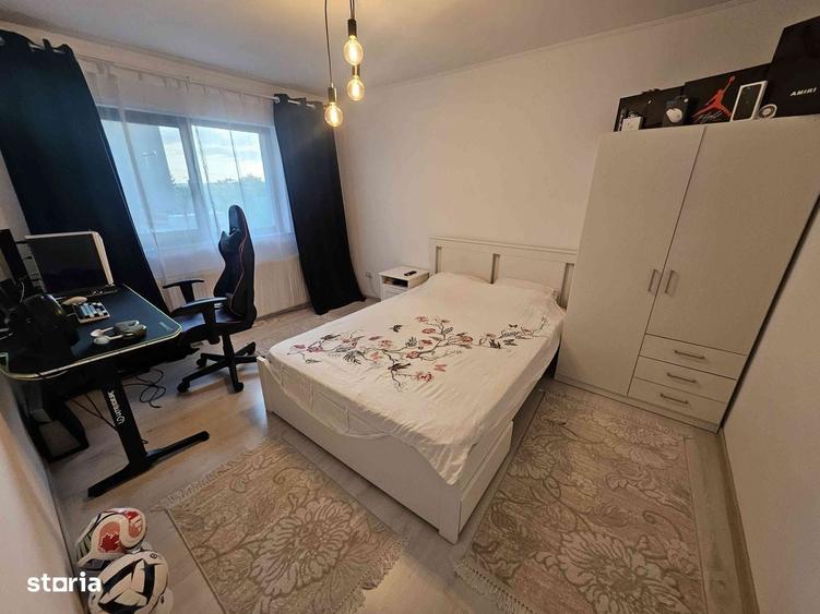 Casă cu 4 camere decomandat în Preajba