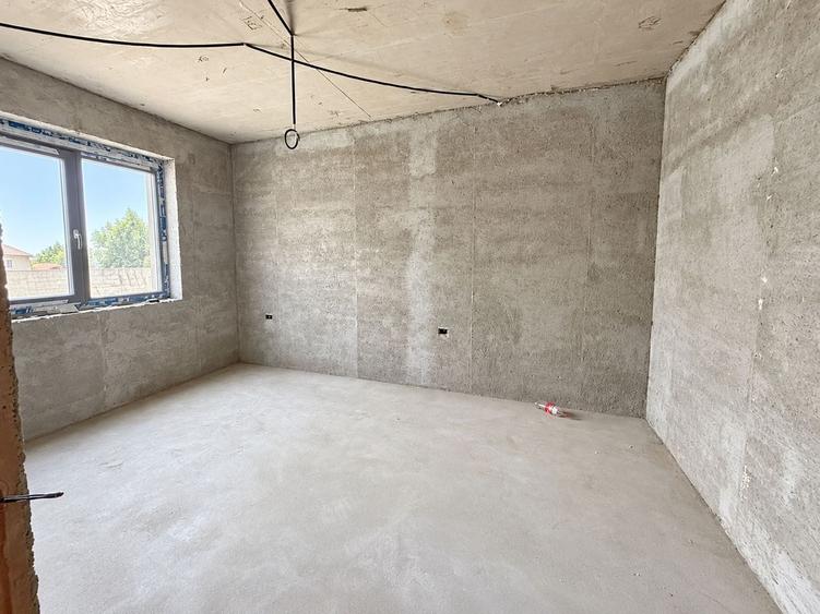 Duplex cu 4 camere cu Canalizare în Giroc