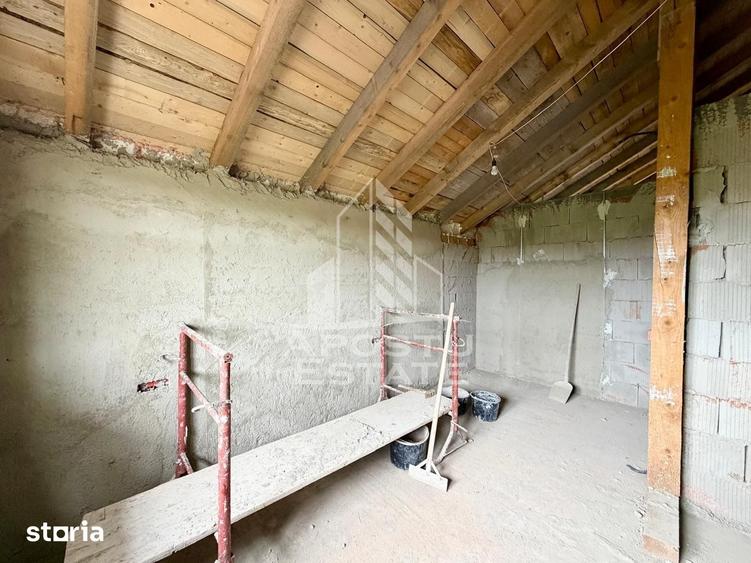 Casă cu 4 camere cu Teren 370 Mp în Tipografilor