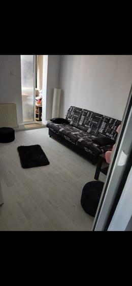Apartament cu 3 camere decomandat în Micro 17