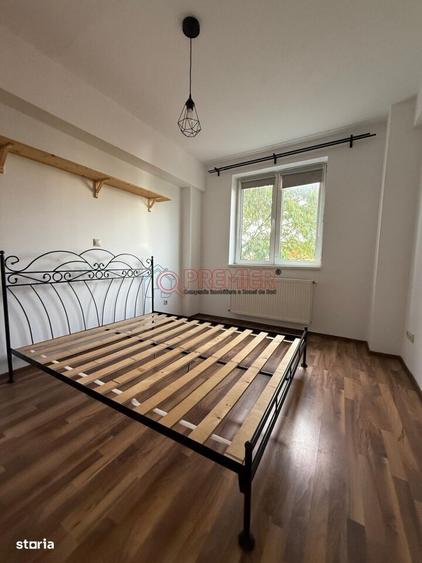 Apartament cu 2 camere semidecomandat în Văcăresti