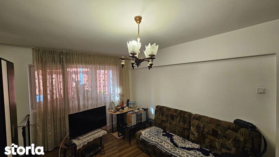 Blv BUCURESTI - 2 camere decomandat ,7/8 , liber -71500 euro - 3