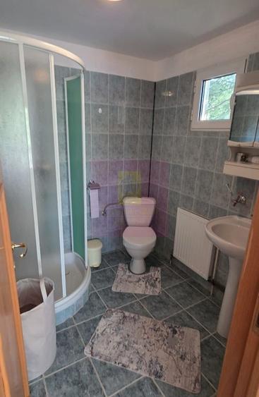 Casă cu 4 camere cu Canalizare în Central