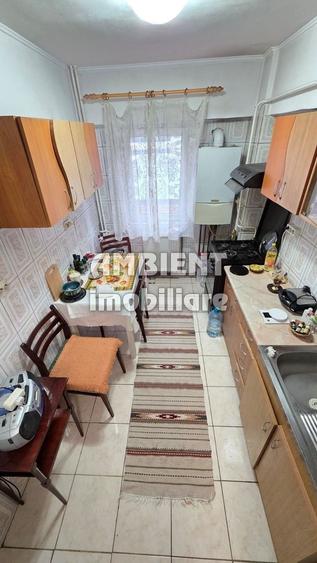 Apartament cu 4 camere decomandat în Central