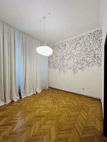 Apartament cu 4 camere semidecomandat în Primăverii