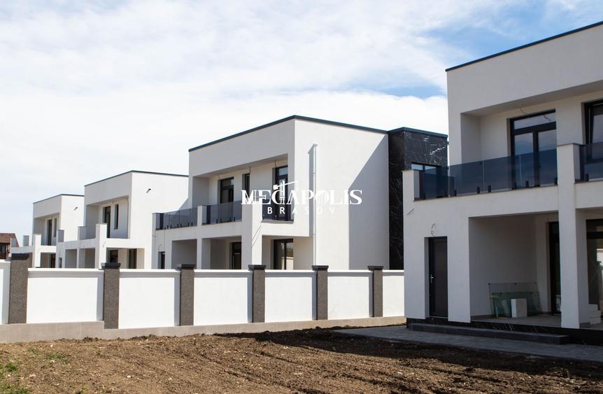 Casă individuală cu 4 camere cu Canalizare în Sânpetru
