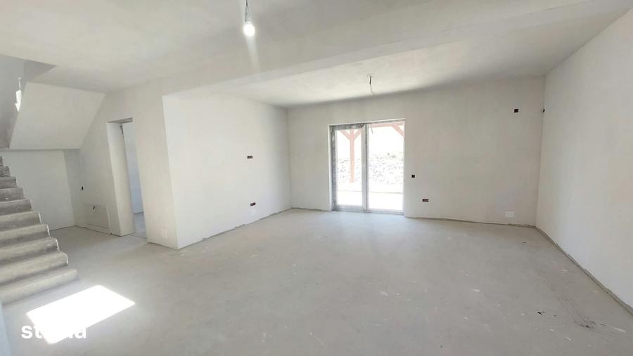 Casă cu 5 camere cu Teren 1000 Mp în Baciu