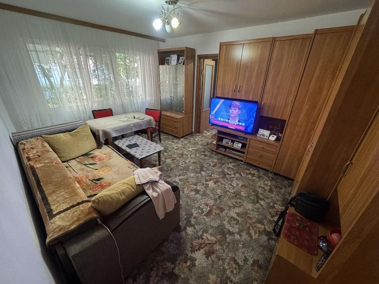 Apartament cu 2 camere semidecomandat, mobilat în Km 4-5