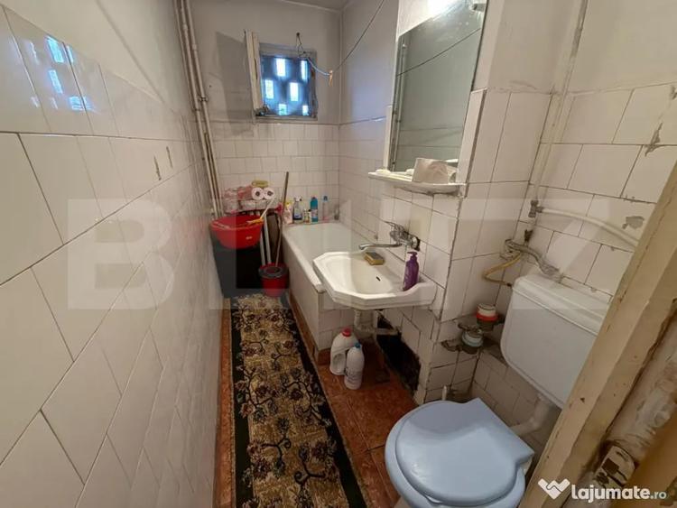 Apartament cu 3 camere semidecomandat în Central