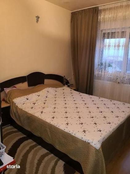 Apartament cu 3 camere în Lăzăreni