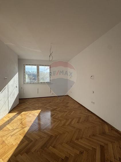 Casă cu 4 camere cu Teren 250 Mp în Vitrometan