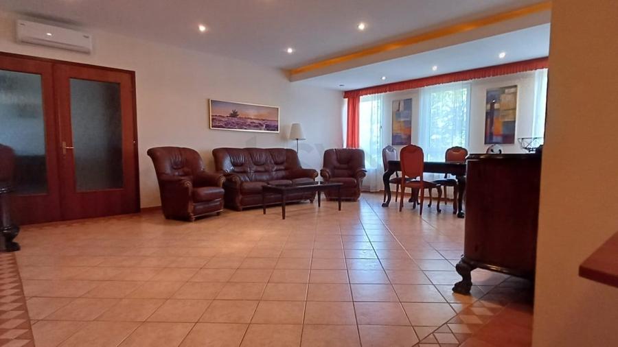 Apartament cu 4 camere decomandat, mobilat în Batistei