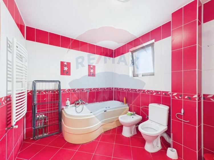 Casă cu 6 camere cu Teren 1200 Mp în Tâncăbești