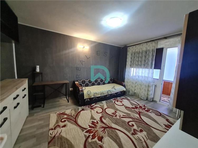 Garsonieră decomandată, mobilată în Astra
