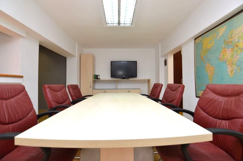 Apartament cu 2 camere semidecomandat, mobilat în 13 Septembrie