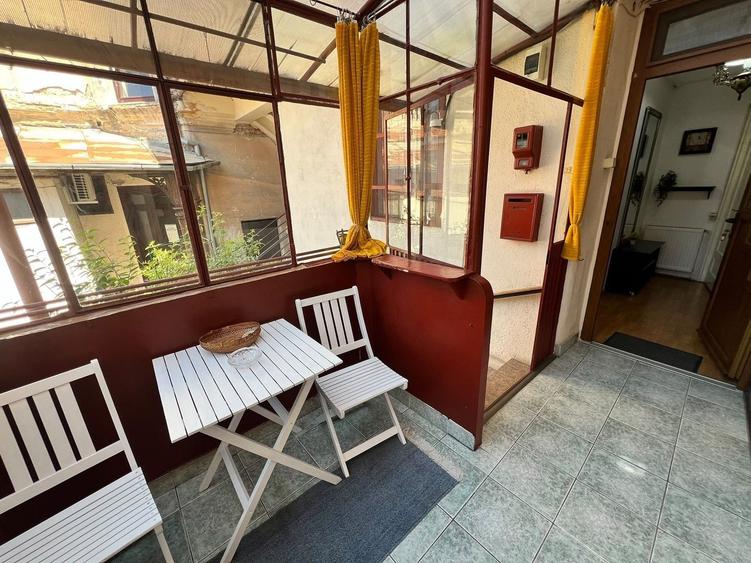 Apartament cu 3 camere semidecomandat, mobilat în Ultracentral