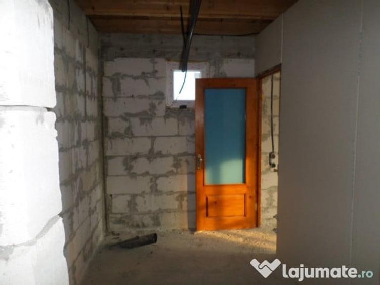 Casă cu 3 camere cu Teren 380 Mp în Central
