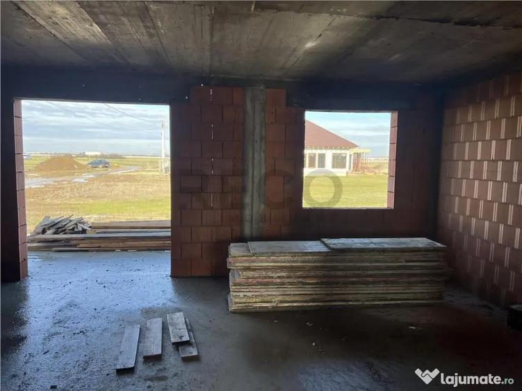 Apartament cu 3 camere decomandat în Sântandrei