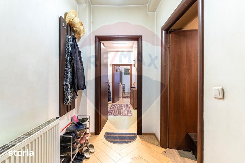 Casă cu 8 camere cu Teren 7150 Mp în Ozun