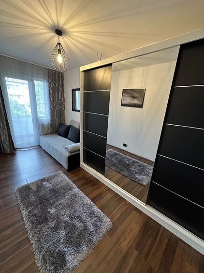 Apartament cu 3 camere decomandat în Spitalul Județean
