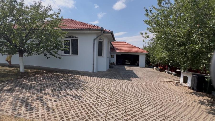 Casă individuală cu 7 camere cu Canalizare în Băile Felix