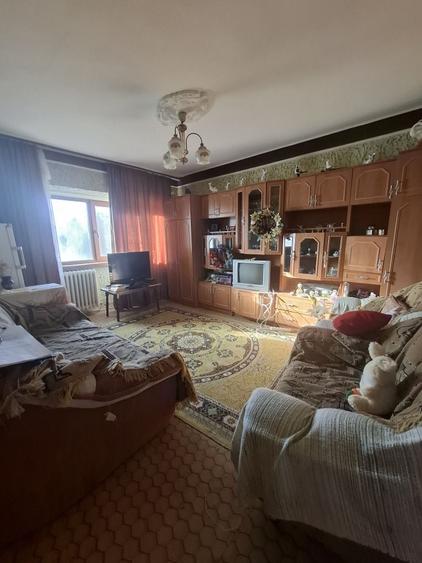 Apartament cu 3 camere decomandat în Bularga