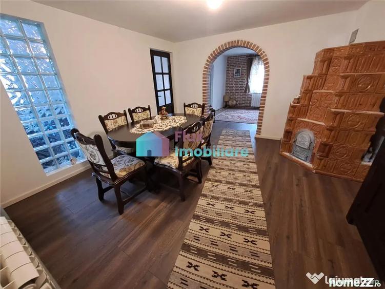 Casă cu 5 camere cu Teren 800 Mp în Cornu Luncii