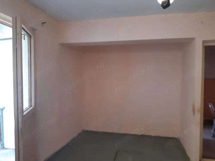 Apartament cu 3 camere decomandat în Piața Centrală