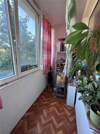 Apartament cu 3 camere decomandat, mobilat în Valea Ialomiței